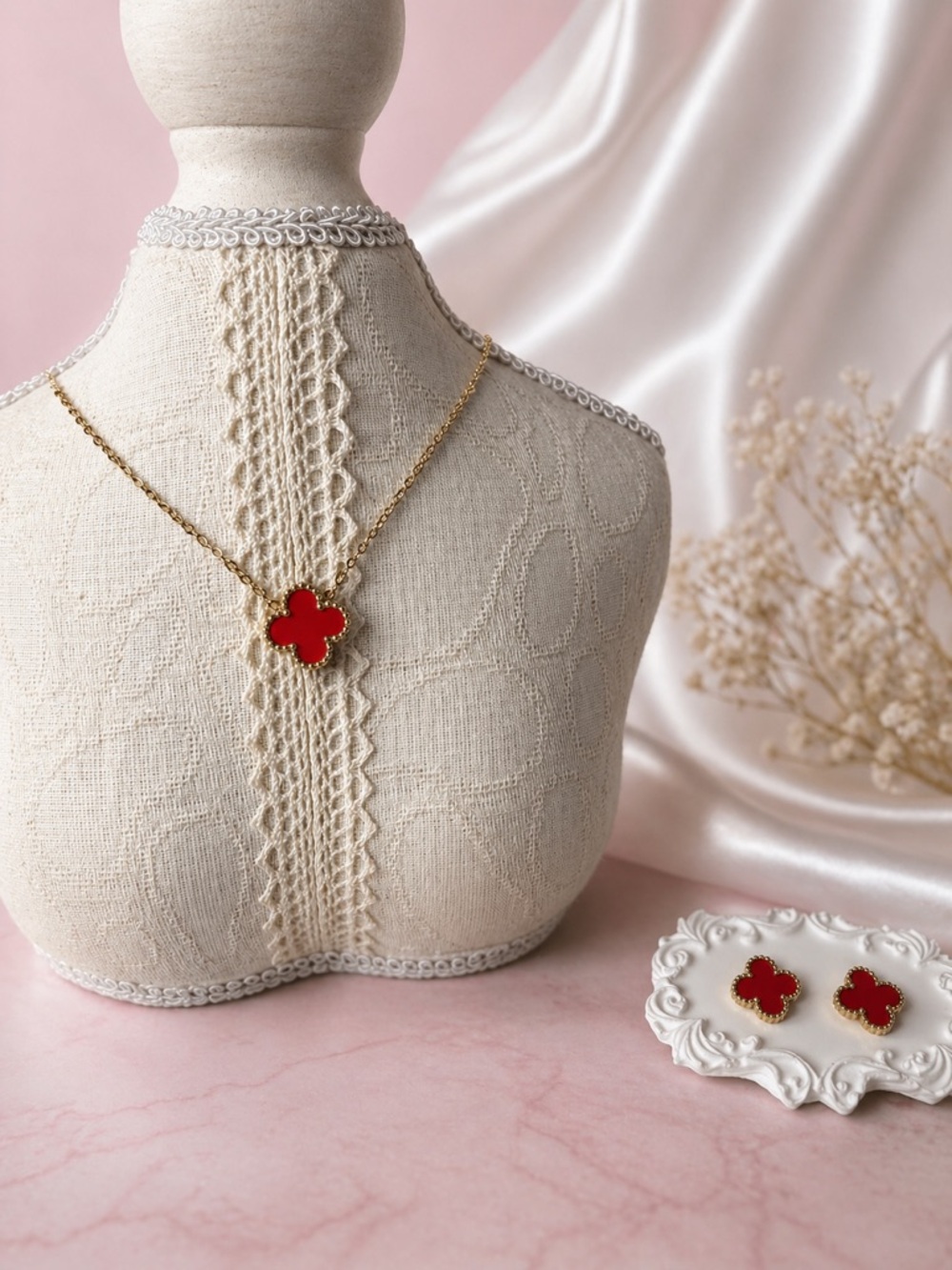 Red Clover Pendant Necklace and Stud Earrings Set - Gold Tone